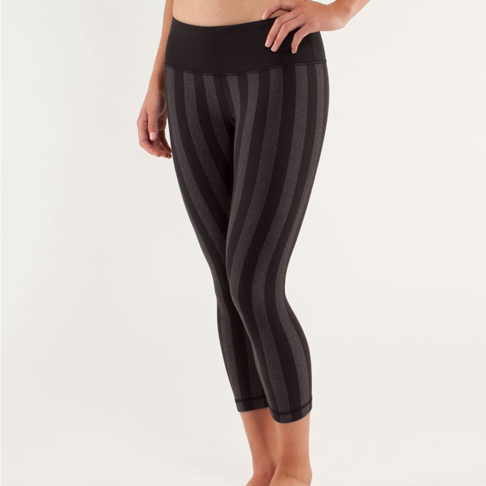 Lululemon Wunder Under Crop Pants size 6
